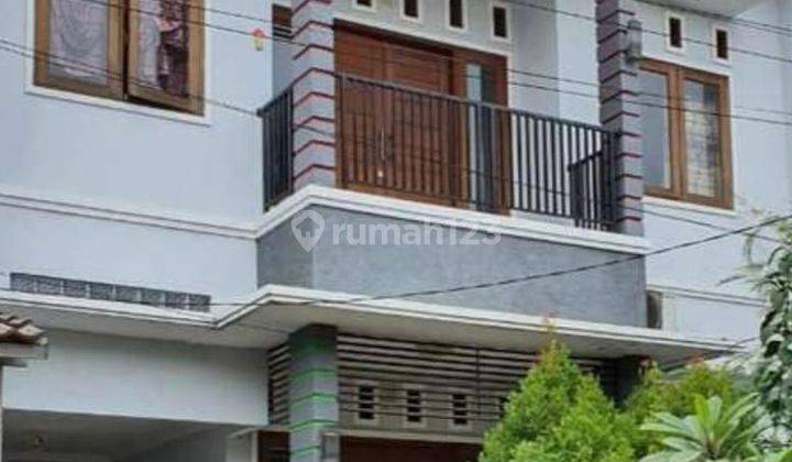 Disewakan rumah 2 lantai ada vasilitas ac diperum galaxy Bekasi selatan Rumah 1