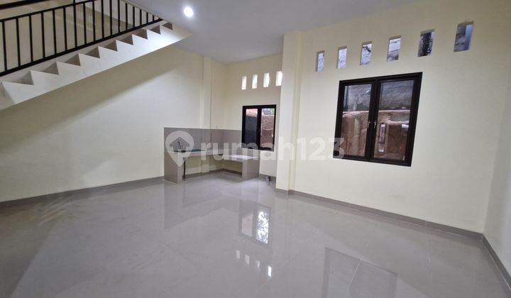 For Sale: Taman Crysant BSD House, Still Neat and in Good Condition 2