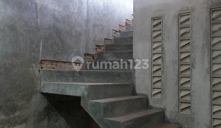 Luxury 2-Story House with 4 Bedrooms in Sayap Buah Batu, Quick Sale