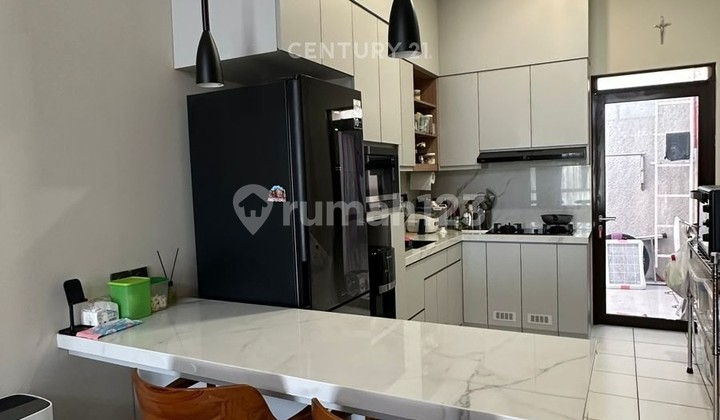 Rumah Hadap Danau Kota Baru Parahyangan Full Furnished Siap Huni