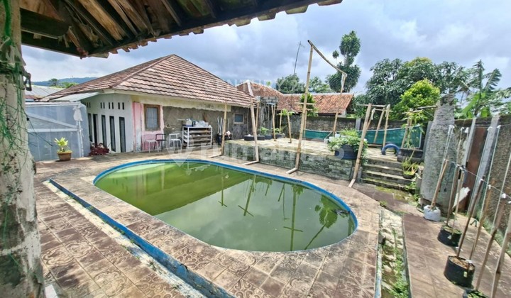Spacious 3300 sqm Luscious Villa in Purwakarta with 6 Bedrooms Spacious 3300 sqm Luscious Villa in Purwakarta with 6 Bedrooms