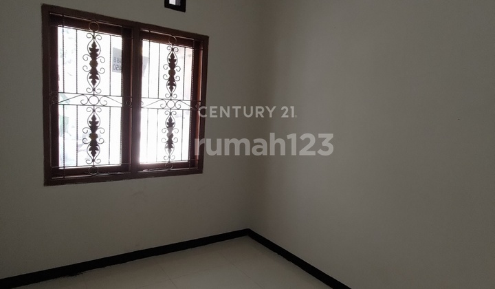 Newly Renovated 2-Story House Ready to Live In Buah Batu Many Accesses 2