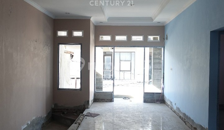 Luxury 2-Story House with 4 Bedrooms in Sayap Buah Batu, Quick Sale 2