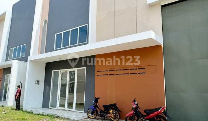 For Sale: Laksana Warehouse with 2-Story Office, New Condition, Facing the Road For Sale: Laksana Warehouse with 2-Story Office, New Condition, Facing the Road