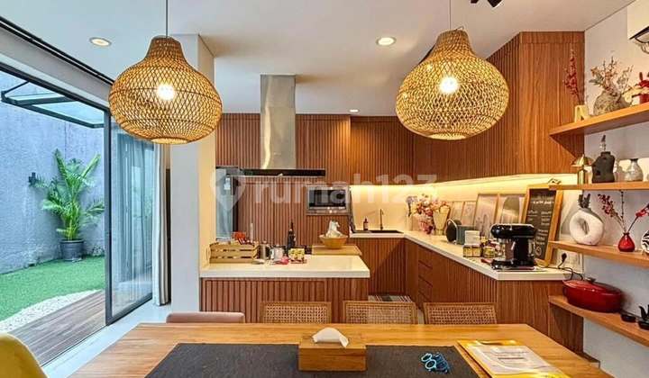 Rumah Sangat Terawat Karya Arsitek Ternama Dalam Cluster Rindang