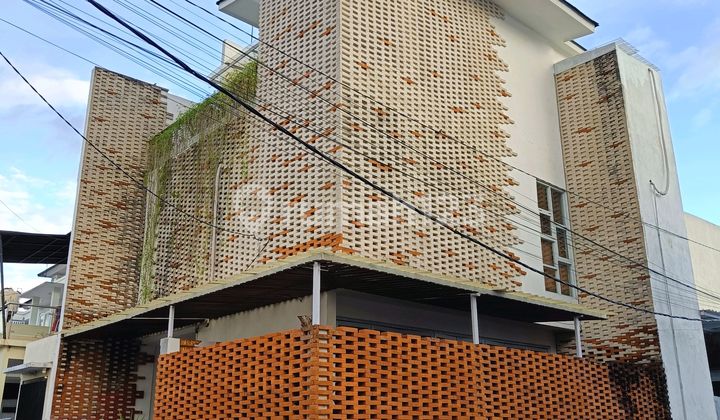 Rumah Hook Semi Villa Estetik 3 Lantai + Moon Deck Dekat Renon