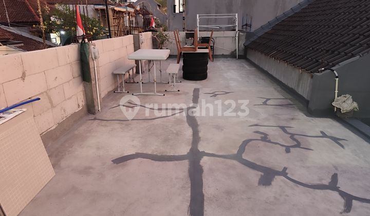 Super Hook 3-Sided House Priced Under 1 Billion 2