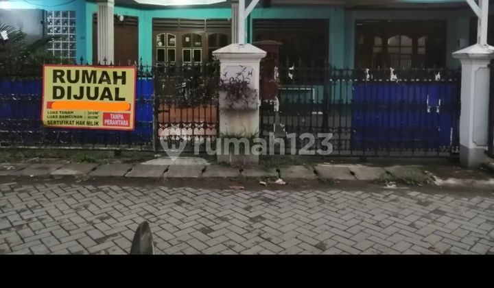 For quick sale, a 2-story house generating passive income in downtown Tangerang.