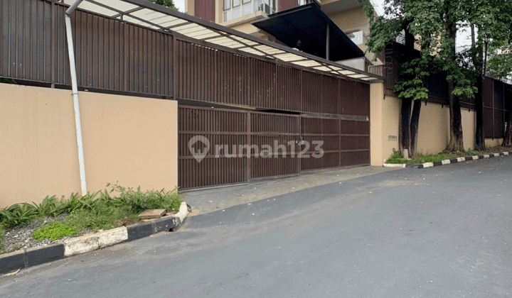 Dijual Rumah 3 Lantai Prime Area Simprug Golf  2