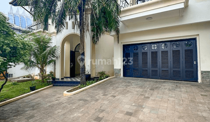 Disewakan Rumah Mediteranian Private Darmaga di Pantai Mutiara 2