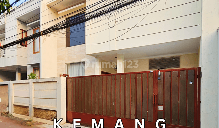 Dijual Rumah Secondary Siap Huni di Kemang 1