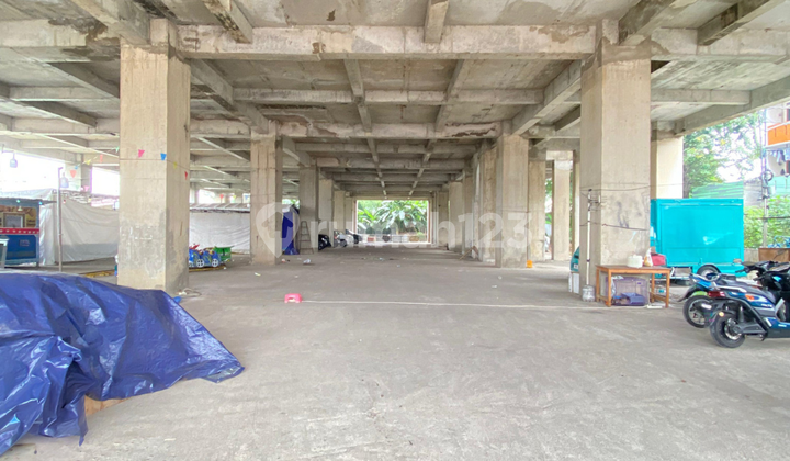 Gedung 9 Lantai Hadap Timur Komersial Area di Otista - Jatinegara