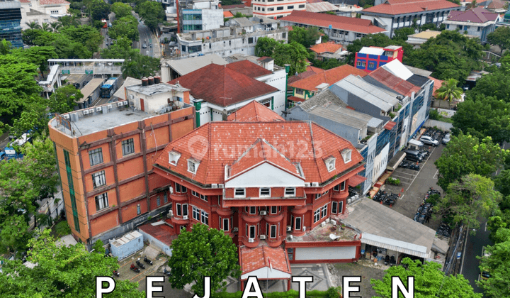 Dijual Gedung 4 Lantai Posisi Pojok di Pejaten 1