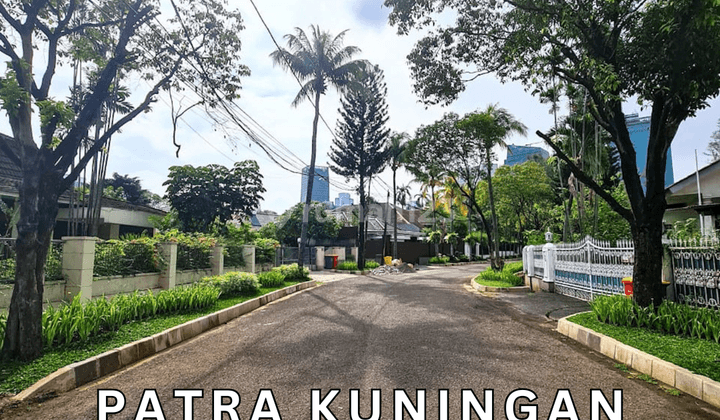 Dijual Rumah Luas Lokasi Strategis di Patra Kuningan 1