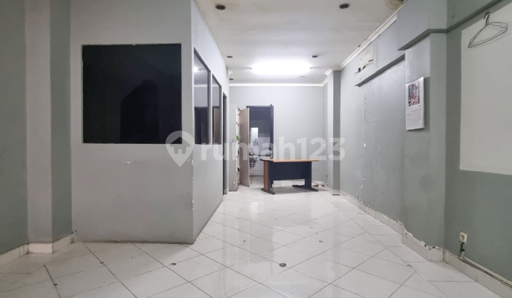 Rukan 3,5 Lantai Lokasi Strategis di Blok S - Kebayoran Baru 2