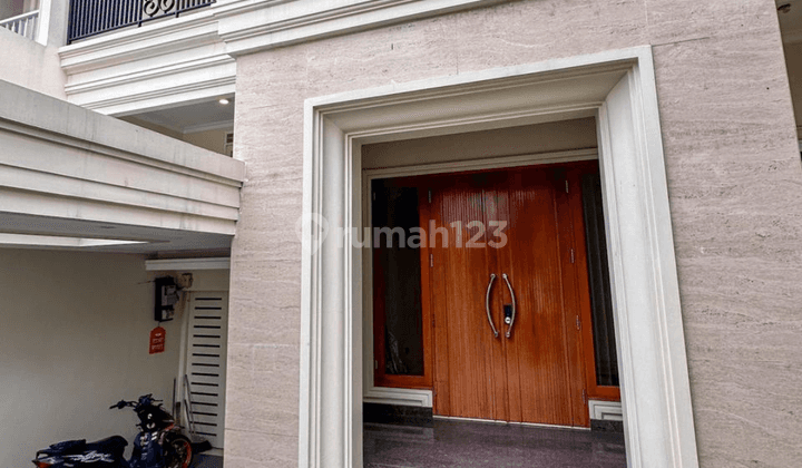 Dijual Rumah 3 Lantai di Senayan Residence Town House  2