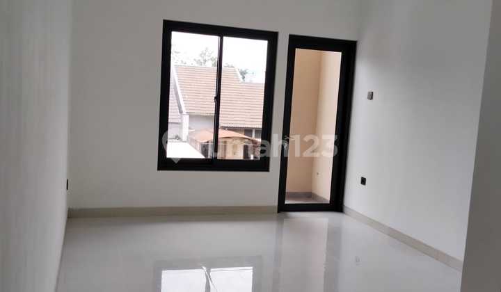 DIJUAL RUMAH BARU SINGGASANA PRADANA SIAP HUNI 2
