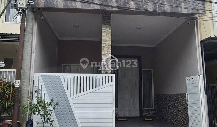 Rumah Modern 3 Lantai Furnished di Perum Graha Mulia Mlg 1