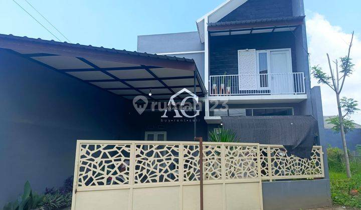 Rumah Cantik 2 Lantai SHM di Daerah Dekat Bandara Malang 1