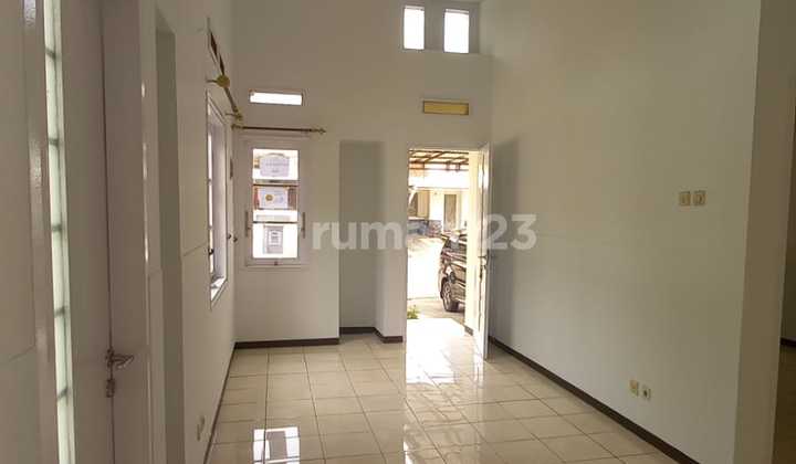 Rumah Cantik Hoek Siap Huni Di Kota Baru Parahyangan 2