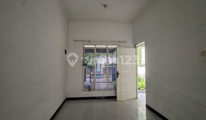 Ready-to-Live House in Beautiful Holis Garden Ready-to-Live House in Beautiful Holis Garden