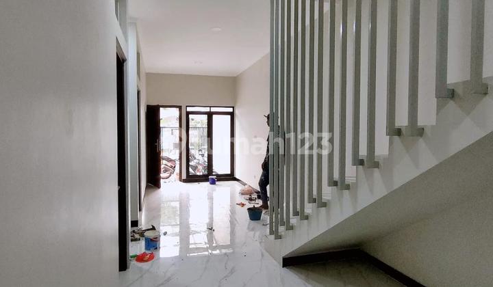 Rumah Baru 2 Lt Dekat Mainroad Taman Kopo Indah 1