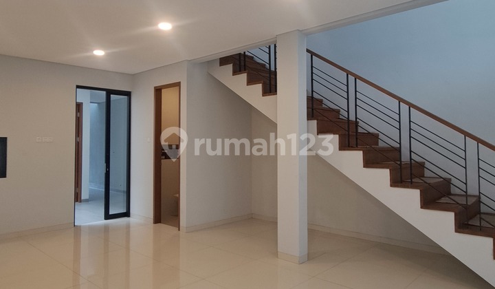 New 2-Story House on Main Road, Taman Holis Indah 2, Bandung 2