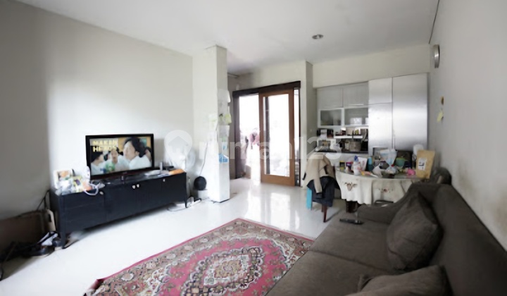 A House in a Quiet Mini Cluster 1