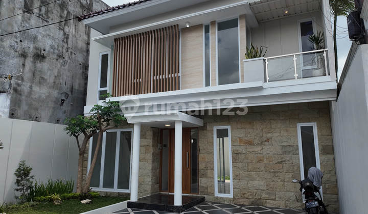 Dekat Sekolah Al-Azhar dan Kampus UGM Rumah Modern Jalan Palagan