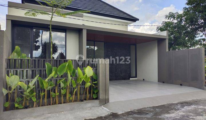 Rumah Cantik Modern SHM Purwomartani Sleman Yogyakarta 2