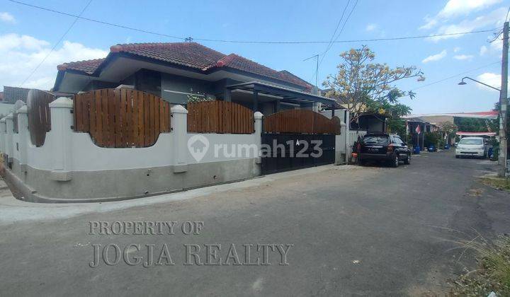 Rumah Dalam Perumahan Dekat Jogjabay Maguwoharjo Sleman Yogyakart 1