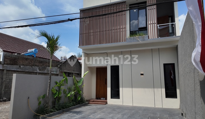 15 Menit ke Kampus UPN Rumah Modern Kontemporer Maguwoharjo
