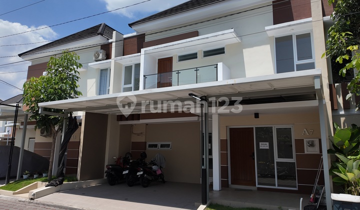 Rumah Mewah Perumahan One Gate Dalam Ringroad Dekat UGM Rumah Mewah Perumahan One Gate Dalam Ringroad Dekat UGM