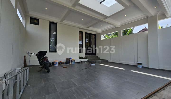 American Classic Fully Furnished Inside Ring Road Maguwoharjo Depok Sleman 2