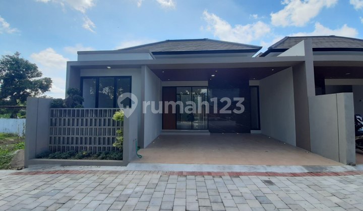Rumah Cantik Maguwoharjo Dekat Sekolah Budi Mulia & Kampus UPN Rumah Cantik Maguwoharjo Dekat Sekolah Budi Mulia & Kampus UPN