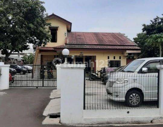 Rumah produktif, kost kostan dan lahan parkir, terisi penuh. Cocok buat investasi di jln pelumpang, f 1