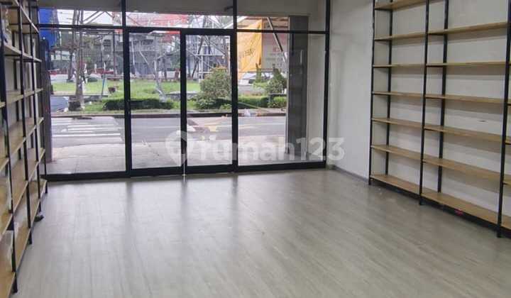 Main Road Ruko in Mekar Utama. Busy Access and Ready to Occupy. (Fn) 2