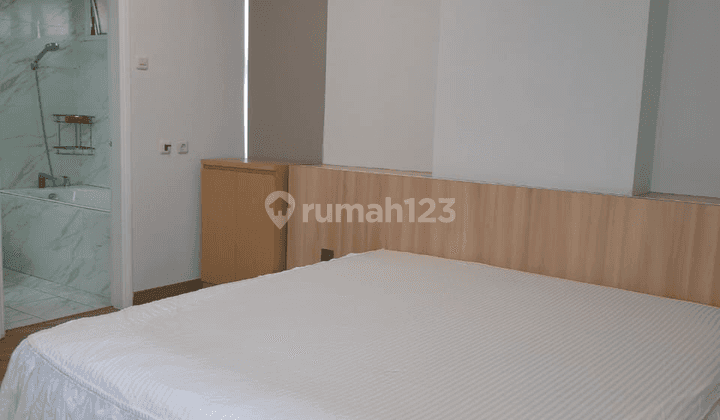 kamar tidur sudirman tower condominium apartment bagus