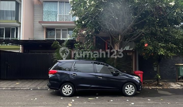 For Sale 2.5-Story House In Citra Garden 6, Kalideres, West Jakarta
