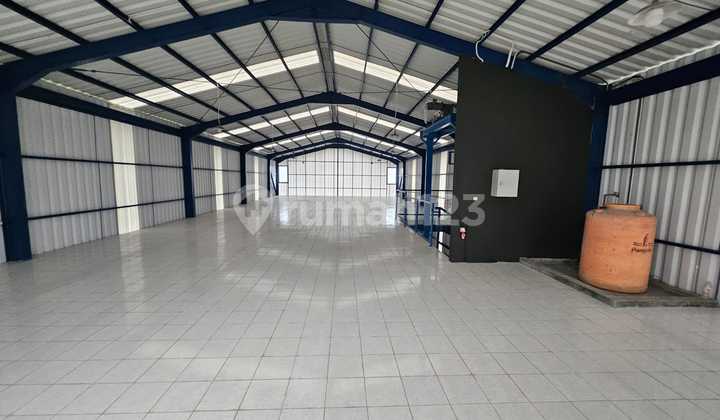 Gudang 3 Lantai Modern Lift Barang, Kantor Siap Pakai