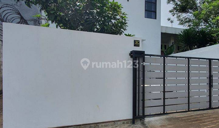 Rumah Skandinavian 2 Lantai Lokasi Dekat Pintu Tol Joglo 1