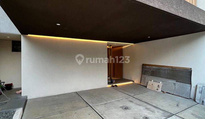 Rumah 3 Lantai Modern Minimalis Dalam Komplek Cinere