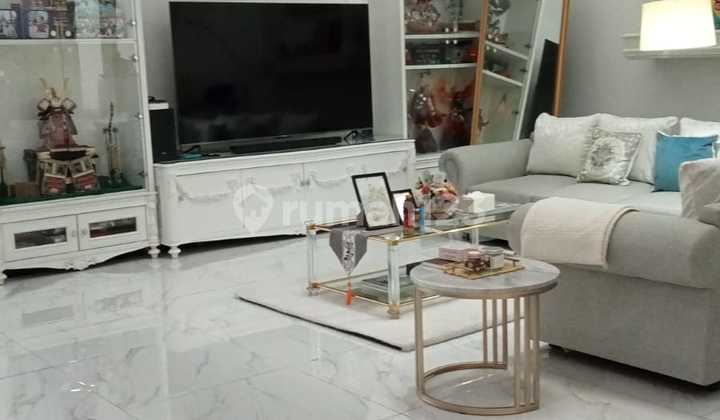 Rumah Green Garden Dilengkapi Kolam Renang Jakarta Barat Rumah Green Garden Dilengkapi Kolam Renang Jakarta Barat