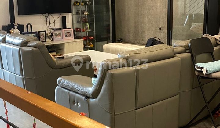 East Facing Sunter House