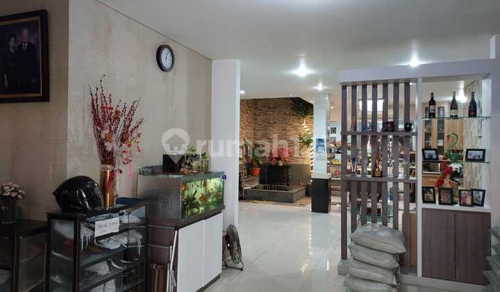 South-Facing Sunter House