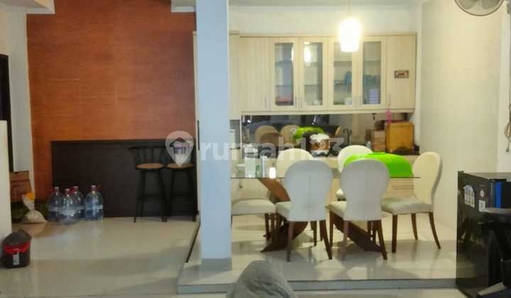 East-Facing Sunter House East-Facing Sunter House