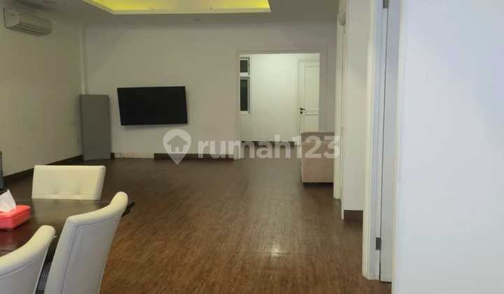 Rumah Rajawali Selatan Hadap Utara 2