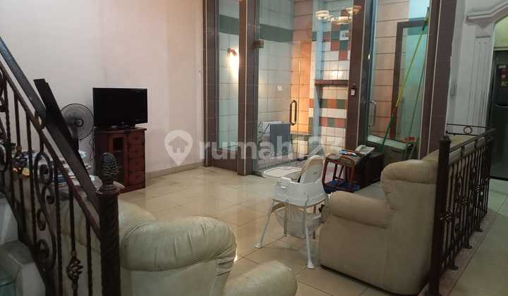 Rumah Sunter Hadap Barat