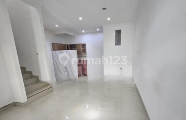 Rumah Sunter Hadap Timur