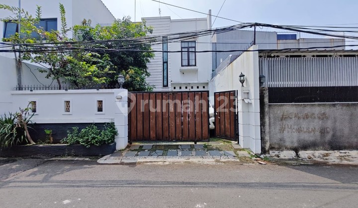 Rumah 2lt Ada Pool di Mampang Prapatan, 10 Menit Ke Tol Tebet